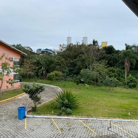 Apto 251 - Condominio Solar Das Bromelias Bombinhas Exterior foto